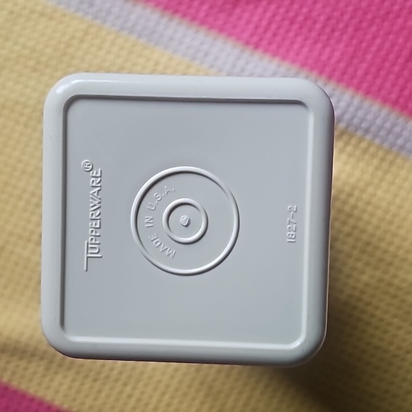 Tupperware - Picture 3 of 5